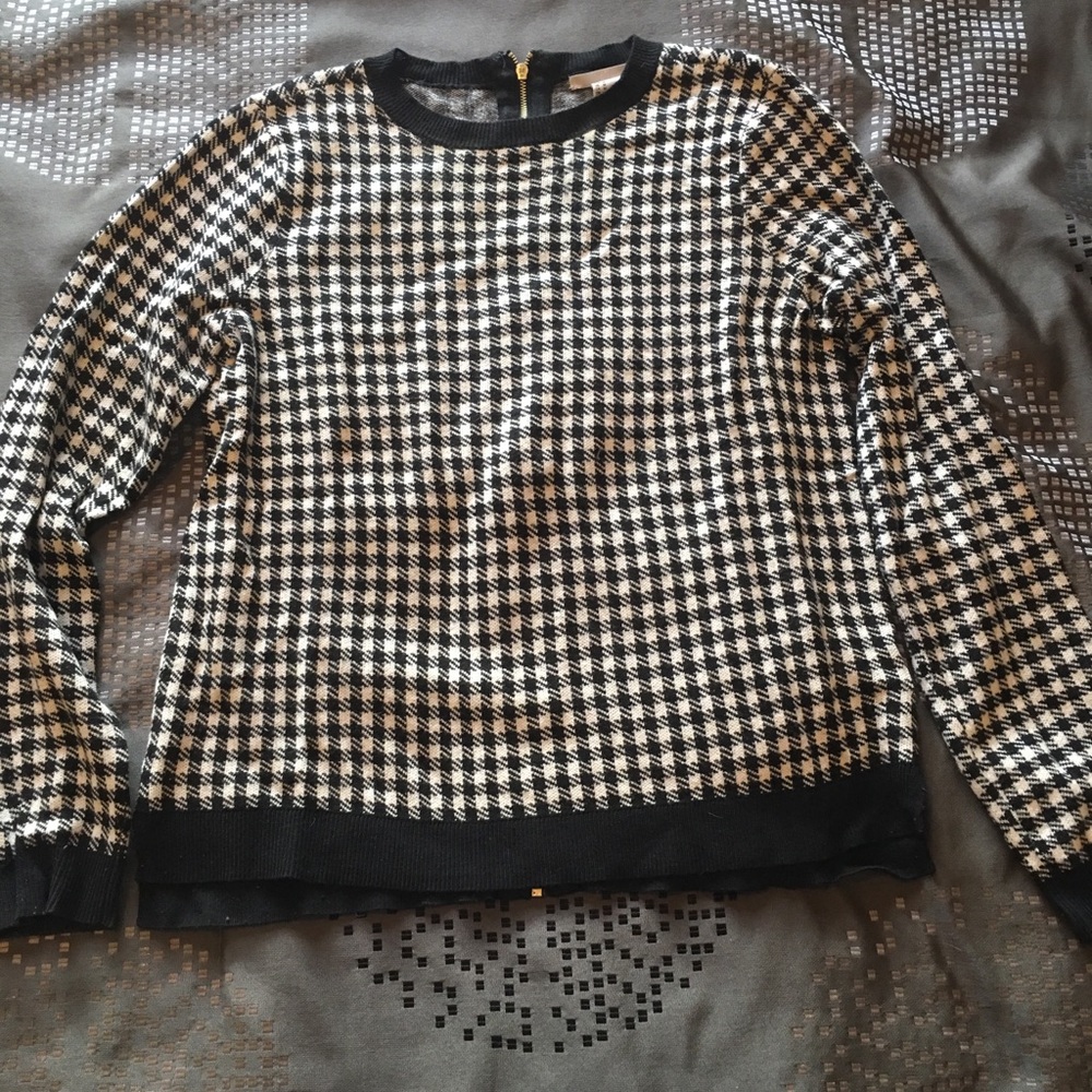 Houndstooth H&M sweater with back zipper